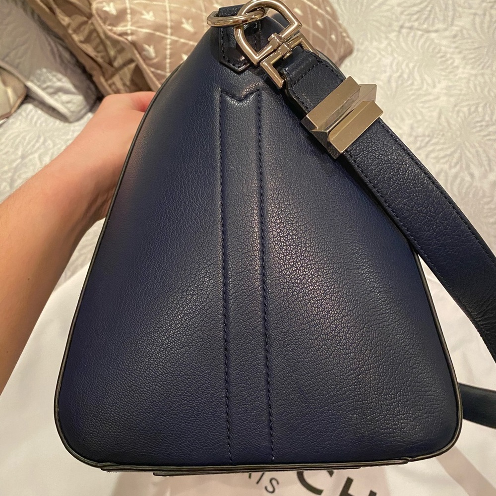 Givenchy Antigona Medium Navy Blue - Picture 11 of 15